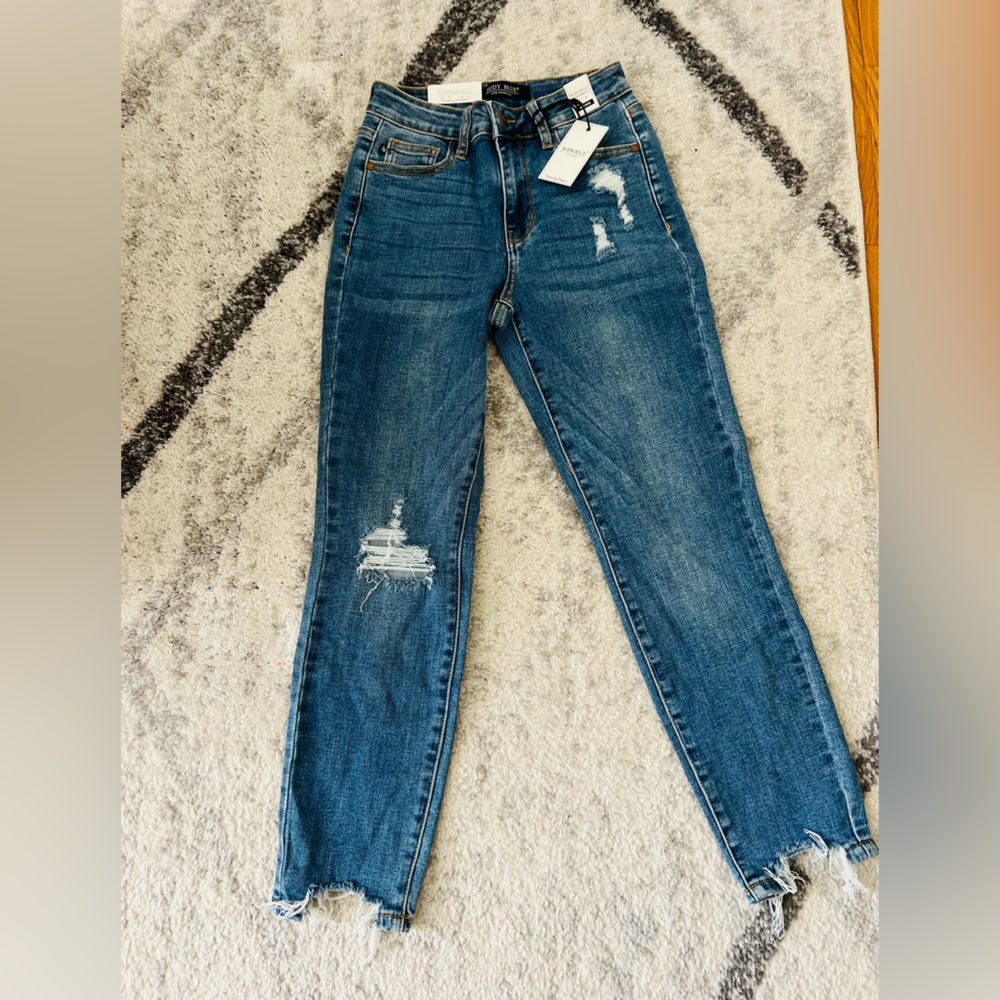 NWT Judy Blue mid rise destroyed slim fit Jean